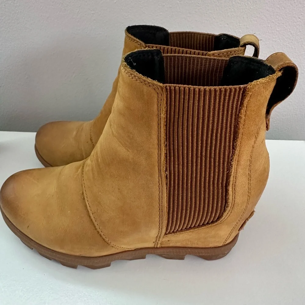 Sorel Boots - Picture 2 of 6